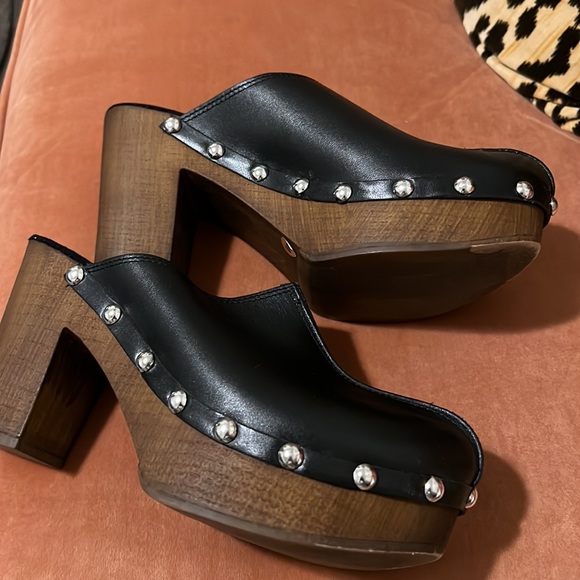 Clogs - Picture 2 of 9